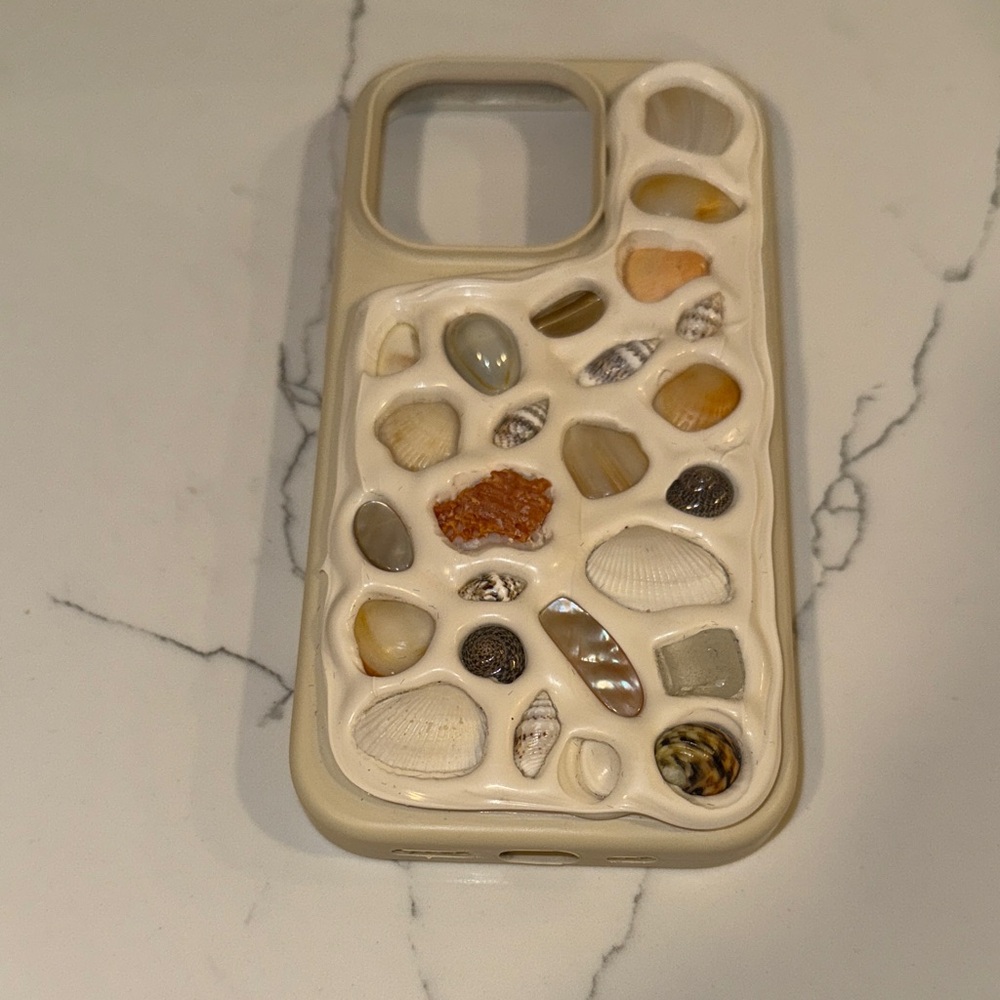 MEMOR Shell Pattern iPhone 14 PRO Case - Cream